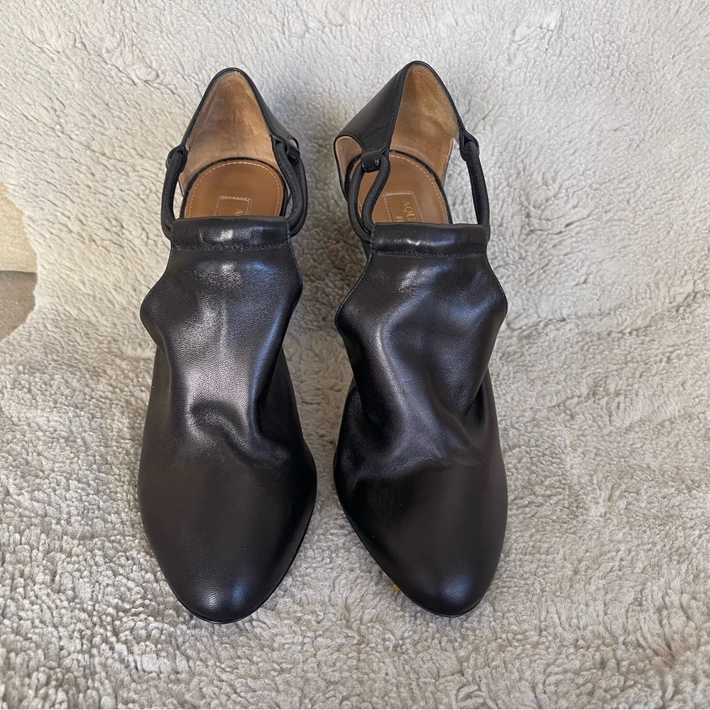 Aquazzura Black Heels with V-Cut and Rounded Toe